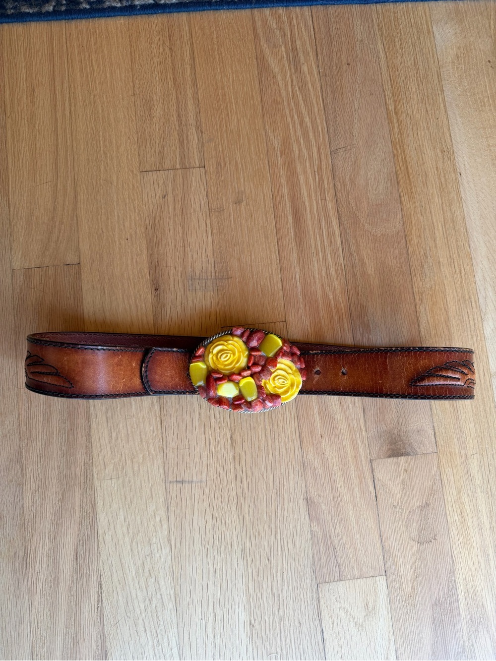 Vintage Y2K Brown Leather Women’s Belt with Yellow Floral Buckle